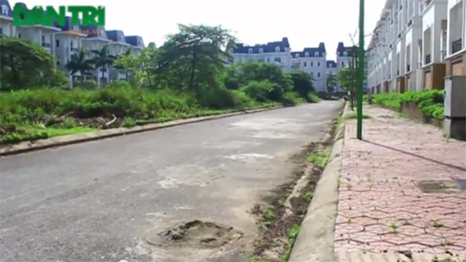 “Làng Pháp” sang trọng bị bỏ hoang giữa Thủ đô