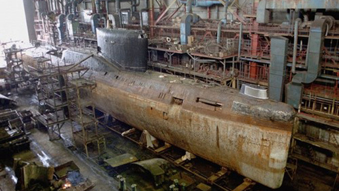Tàu ngầm hạt nhân đang được phá dỡ.