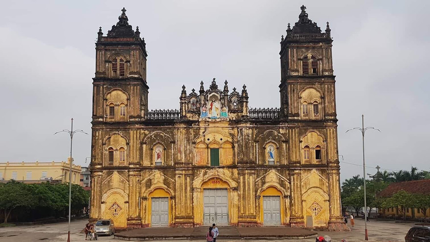 Viện Bảo tồn di tích khảo sát và đề xuất hai phương án trùng tu nhà thờ Bùi Chu. Ảnh: Minh Đức