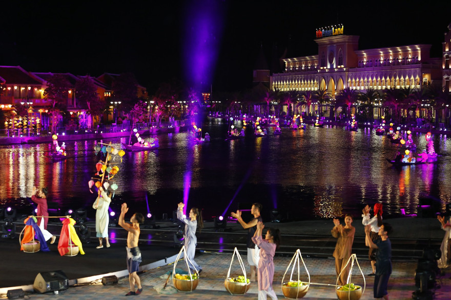 Carnaval quy mô lớn trong gala "Sắc màu bốn phương"