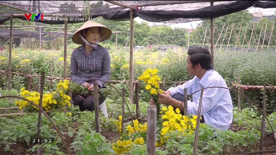 Ông Sơn ngày càng thân thiết với cô Hạnh trồng hoa