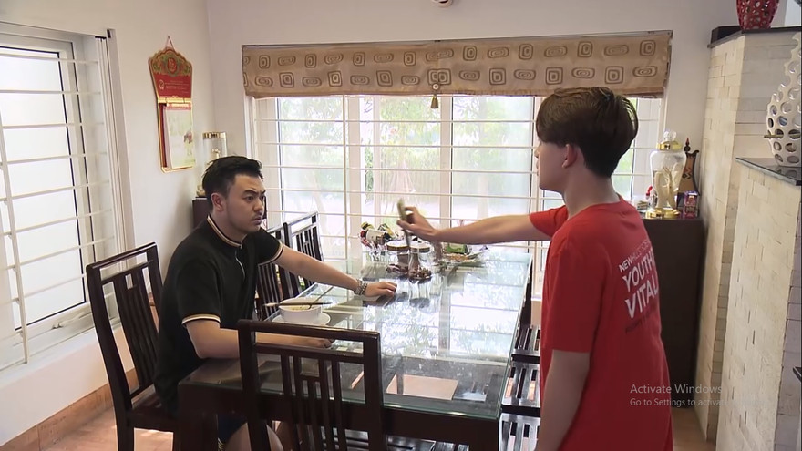 Bảo ghen vì bố vào viện thăm bố Dương