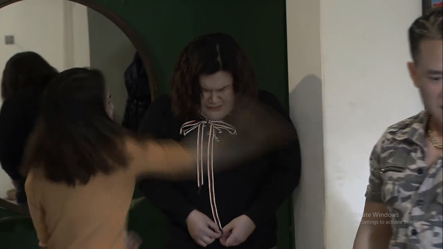 Liễu bị ăn cú tát như trời giáng