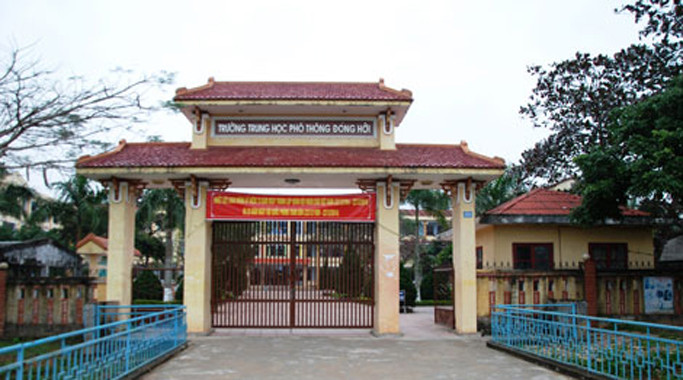 Trường THPT Đồng Hới nên xảy ra vụ nữ sinh đánh cô giáo trên bục giảng.