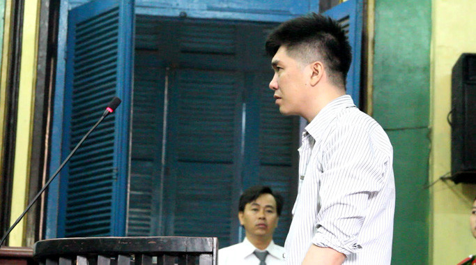 Tiến tại tòa án.