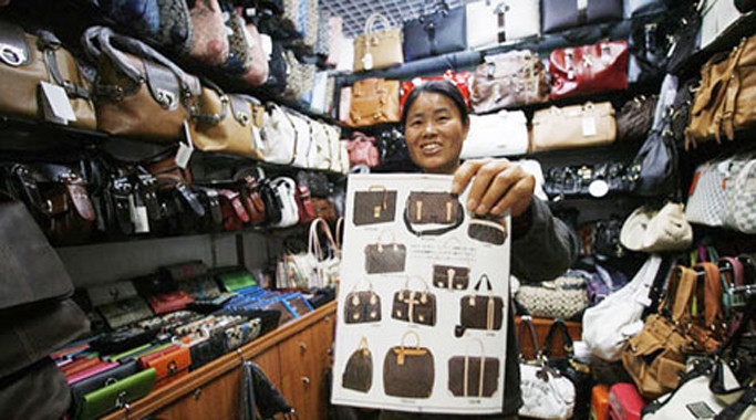 Trung tâm mua sắm đồ da ở Guihua Lu.