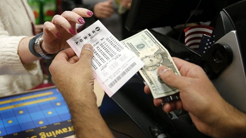 Rất nhiều người Mỹ đã thành triệu phú nhờ mua xổ số. Ảnh: ABC News.
