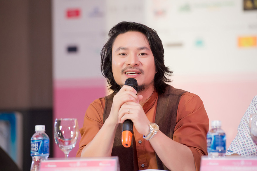 Đạo diễn Hoàng Nhật Nam nói về những khó khăn khi dàn dựng sân khấu ngoài trời đêm Chung khảo phía Bắc tại Cửa Lò, Nghệ An.