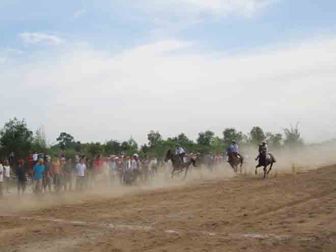 Cú nước rút về đích ngoạn mục