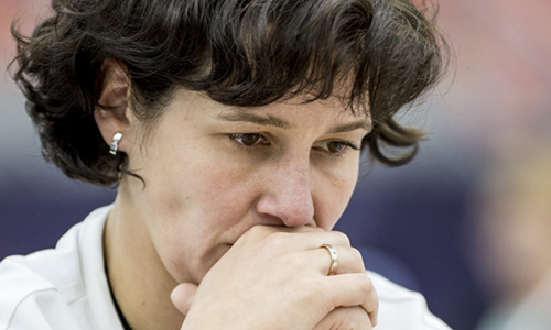 Bộ trưởng Tài chính Latvia Dana Reizniece-Ozola tham gia giải cờ vua quốc tế ở Baku, Azerbaijan. Ảnh: Baku Chess Olympiad.