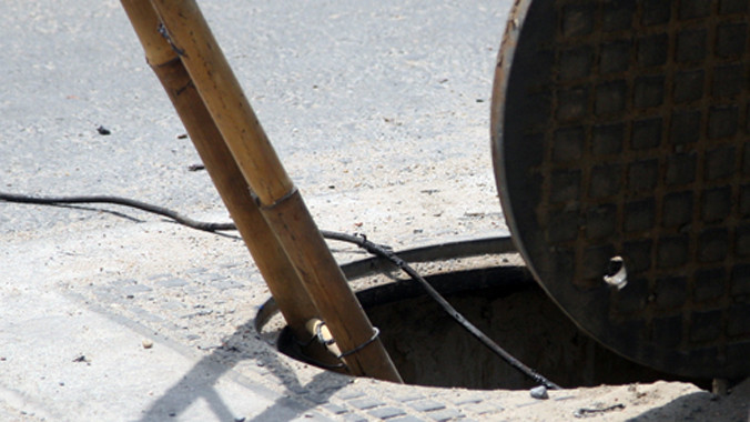 Hố ga phát nổ. Ảnh: An Nhơn.