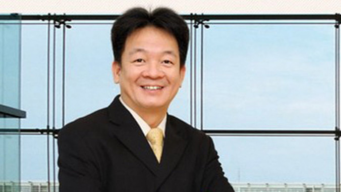 Đến và đi, bầu Hiển đều gây ồn ào.