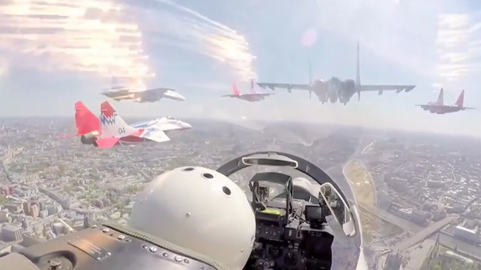 Những góc quay mê hồn về màn duyệt binh của Không quân Nga