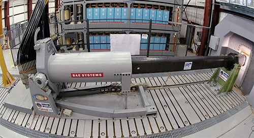 Các nguyên mẫu pháo ray điện từ đang được thử nghiệm hoàn thiện.