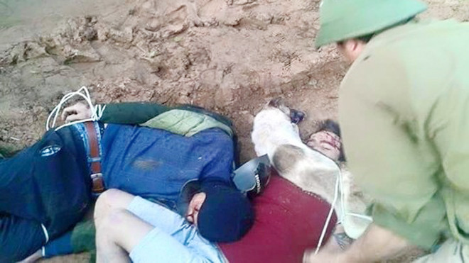 2 thanh niên trộm chó lúc bị trói