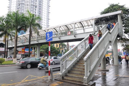 Hà Nội sẽ xây dựng thêm nhiều cầu vượt đi bộ mới 