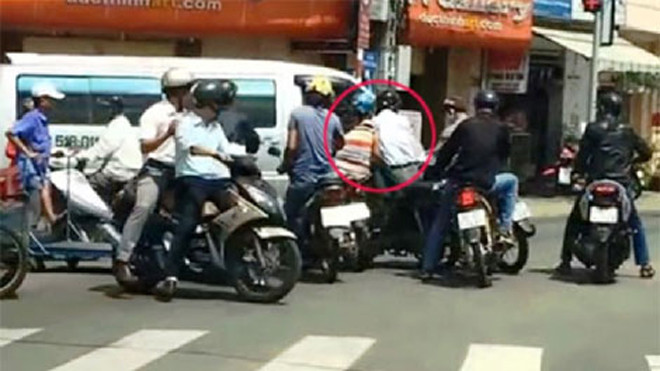 Hình ảnh một vụ dàn cảnh móc trộm tài sản