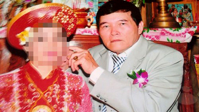 Ông Phòng cùng cô dâu trong ngày cưới (ảnh do bà Thùy cung cấp cho cơ quan công an) - Ảnh: L.V