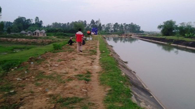 Thi thể chị Duyên được phát hiện tại bờ kênh