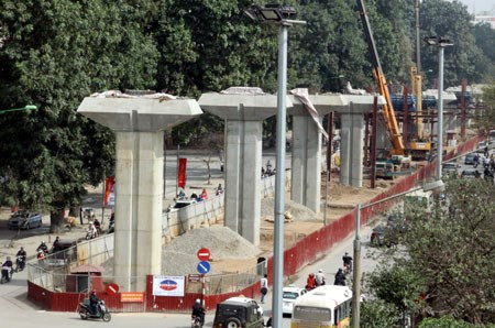 Hà Nội yêu cầu đẩy nhanh tiến độ thi công tuyến đường sắt đô thị Nhổn - ga Hà Nội