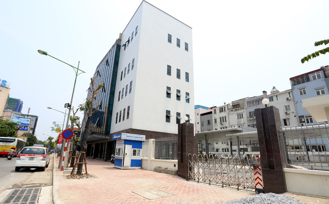 Bến xe Kim Mã là điểm đầu của tuyến đường dành riêng cho xe buýt nhanh từ Hà Nội - Hà Đông. Tuyến đường này có chiều dài 14,7 km, rộng 3,5m