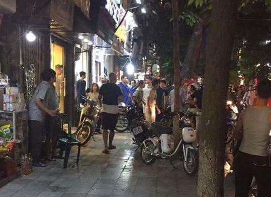 Phố Hàng Bông nơi xảy ra sự việc.