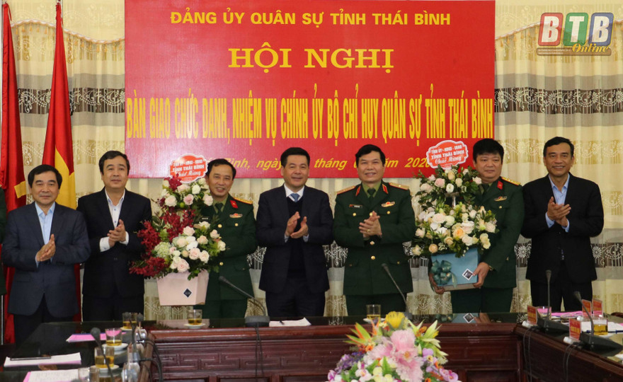 Bộ Chỉ huy Quân sự tỉnh Thái Bình tổ chức Hội nghị bàn giao chức danh, nhiệm vụ Chính ủy Bộ Chỉ huy Quân sự tỉnh. Ảnh: VGP