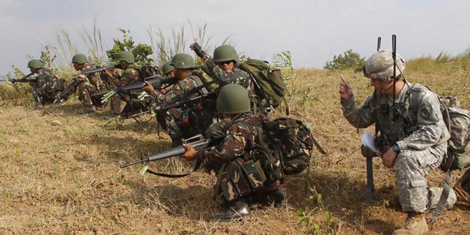 Binh sỹ Mỹ và Philippines tham gia cuộc tập trận Balikatan. (Nguồn: Business Insider)