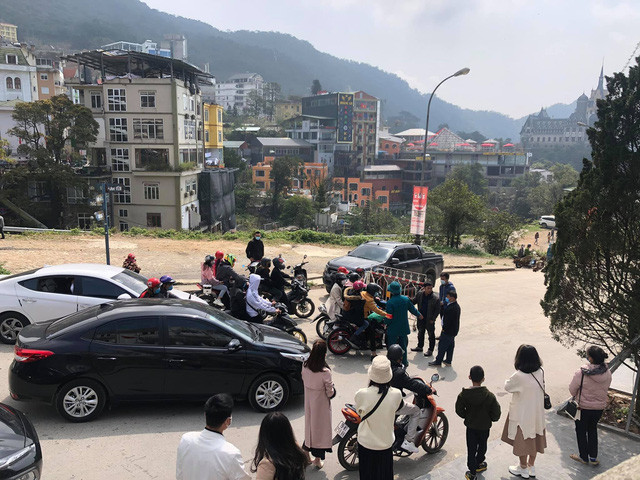 Thị trấn Tam Đảo tạm thời phong tỏa từ trưa 20/2. Ảnh: Minh Thắng