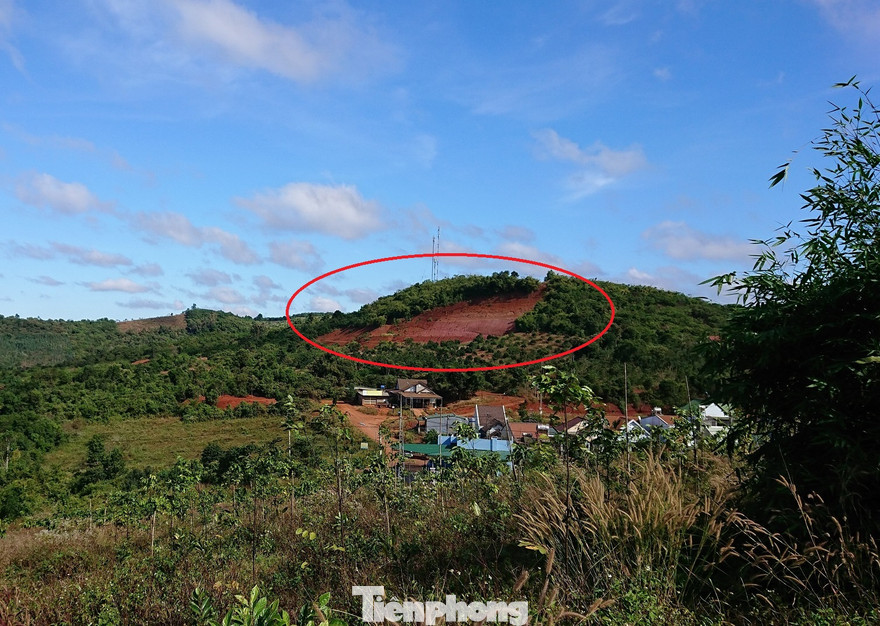 Vị trí xây dựng Đoàn Ca múa nhạc dân tộc tỉnh Đắk Nông (vòng tròn màu đỏ) là một quả đồi