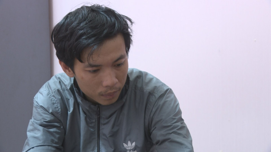 Hùng tại cơ quan điều tra