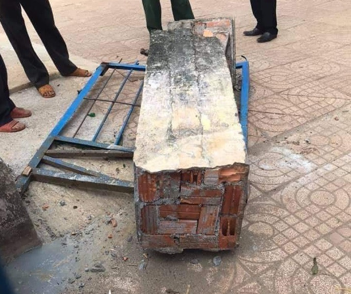 Hiện trường vụ sập cổng khiến học sinh lớp 4 tử vong