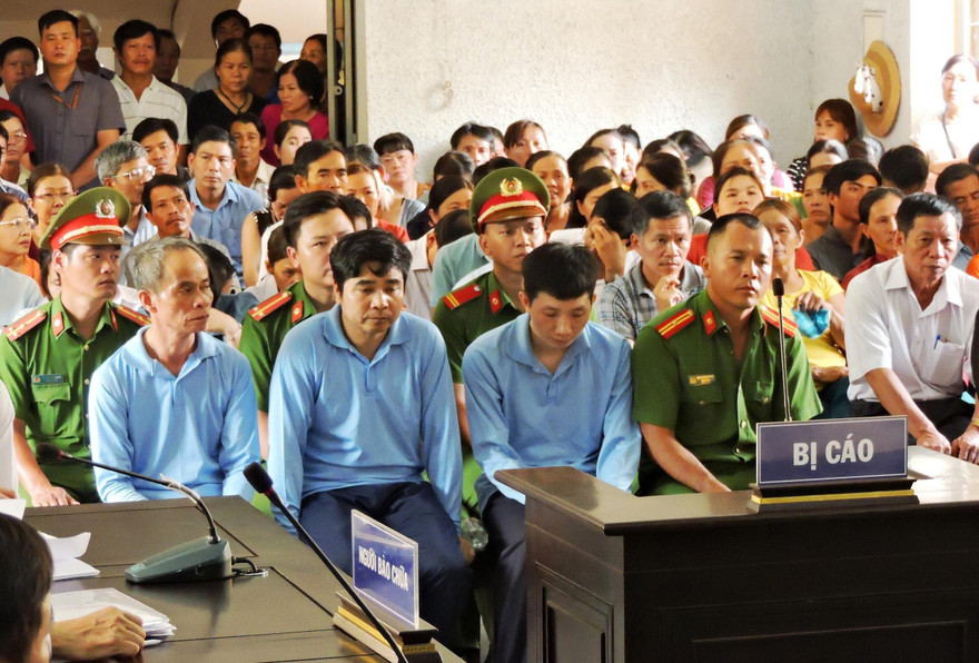 Các bị cáo nghe tòa tuyên án