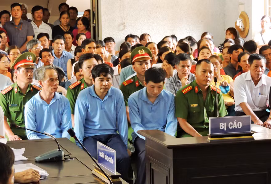 Các bị cáo nghe tòa tuyên án