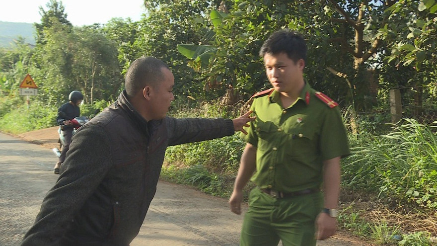 Công an huyện Krông Năng đang thực nghiệm hiện trường