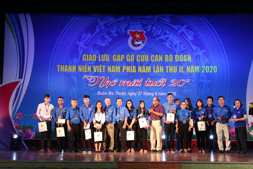 Toàn cảnh buổi giao lưu, gặp gỡ chủ đề “Nhớ mãi tuổi 20”