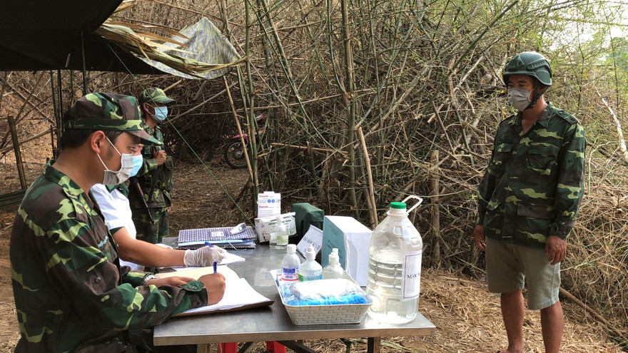 Đồn biên phòng Ea H'leo làm việc với đối tượng vượt biên trái phép