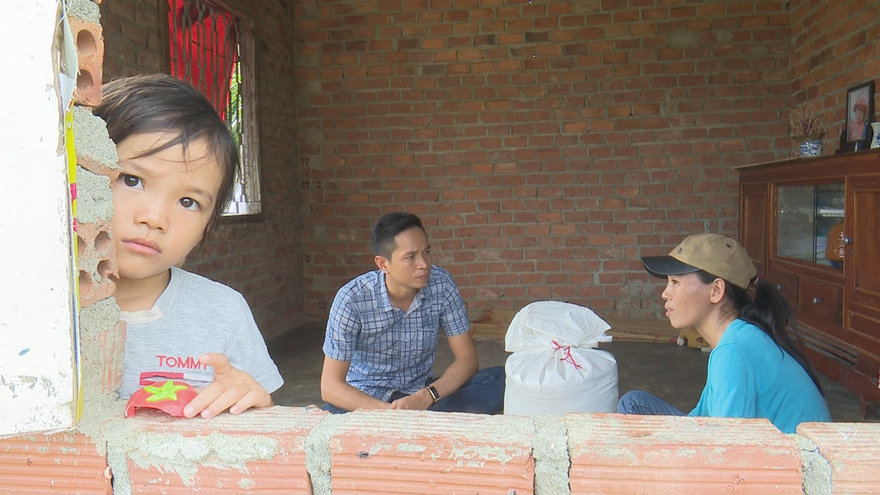 Nhiều hộ dân bị cắt, giảm gạo cứu đói