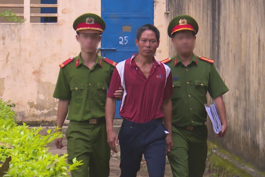 Hùng bị tạm giam để điều tra hành vi dâm ô người dưới 16 tuổi