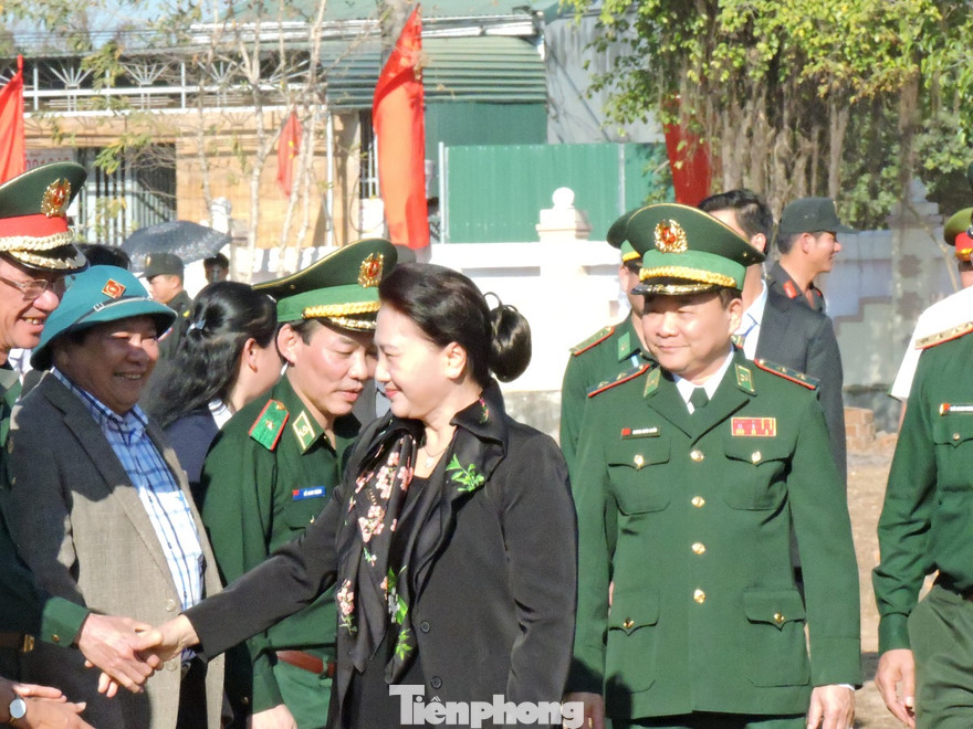 Chủ tịch Quốc hội thăm và chúc Tết BĐBP và người dân biên giới tỉnh Đắk Lắk