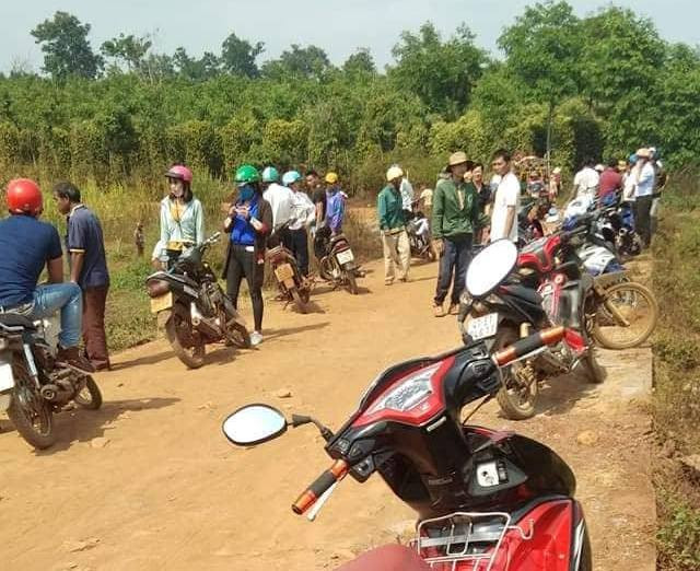 Đông đảo người dân có mặt ở hiện trường