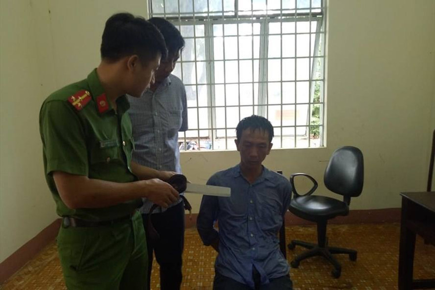 Cơ quan chức năng tiến hành không chế Huyến giải cứu con tin