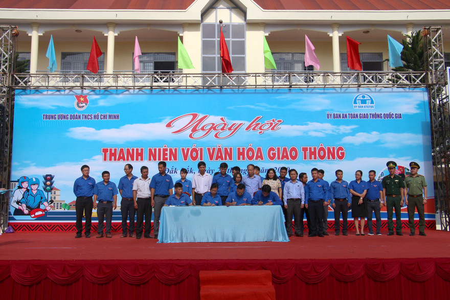 Toàn cảnh Ngày hội “Thanh niên với văn hoá giao thông” năm 2020