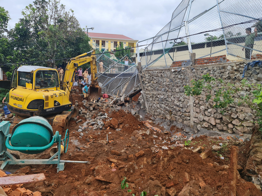 Hiện trường vụ sạt lở tại nơi làm việc của CSGT Công an tỉnh Đắk Nông bị sạt lở khiến 1 người tử vong