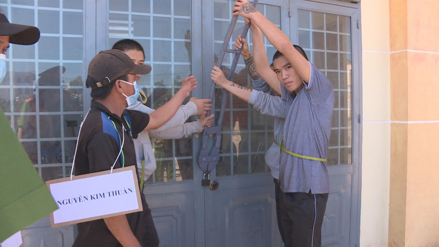 Thực nghiệm vụ nhóm đối tượng đột nhập trụ sở xã lấy trộm 400 triệu