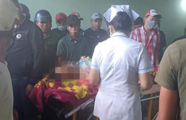 Ông B. được người dân đưa đi cấp cứu nhưng không thể qua khỏi