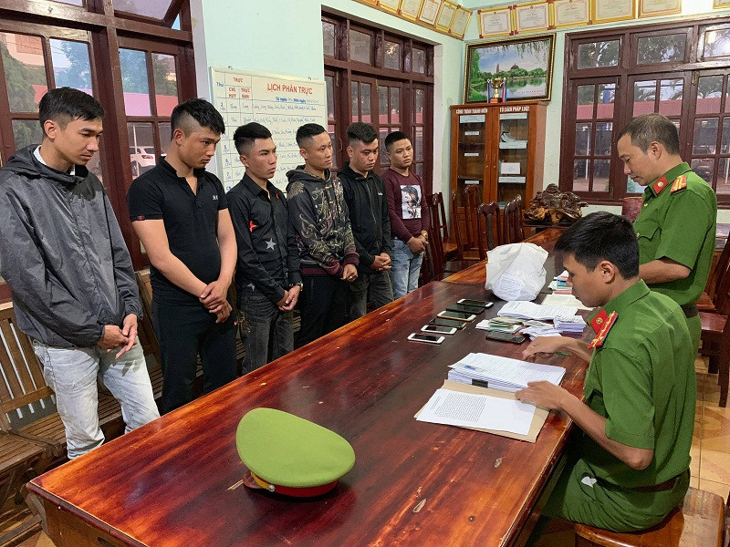 Nhóm cho vay nặng lãi