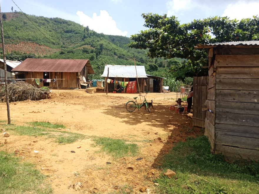 Nhiều người Mông sống bên trong ổ dịch xã Quảng Hòa