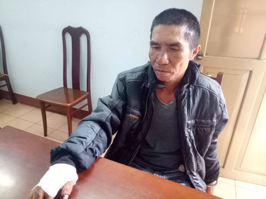 Hùng tại cơ quan điều tra