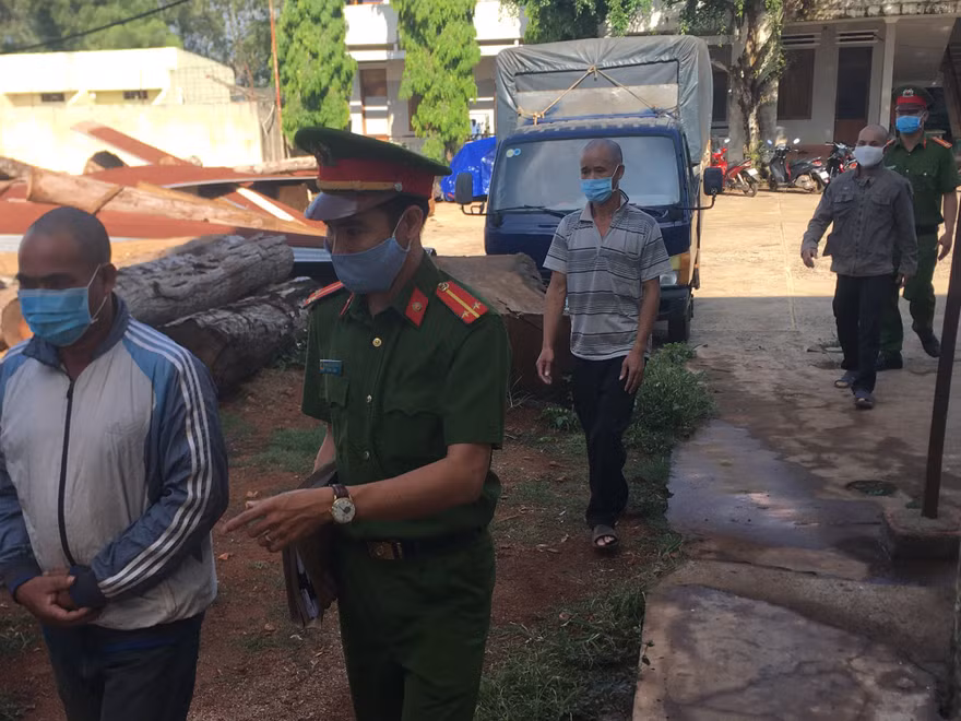 3 đối tượng hủy hoại rừng bị bắt